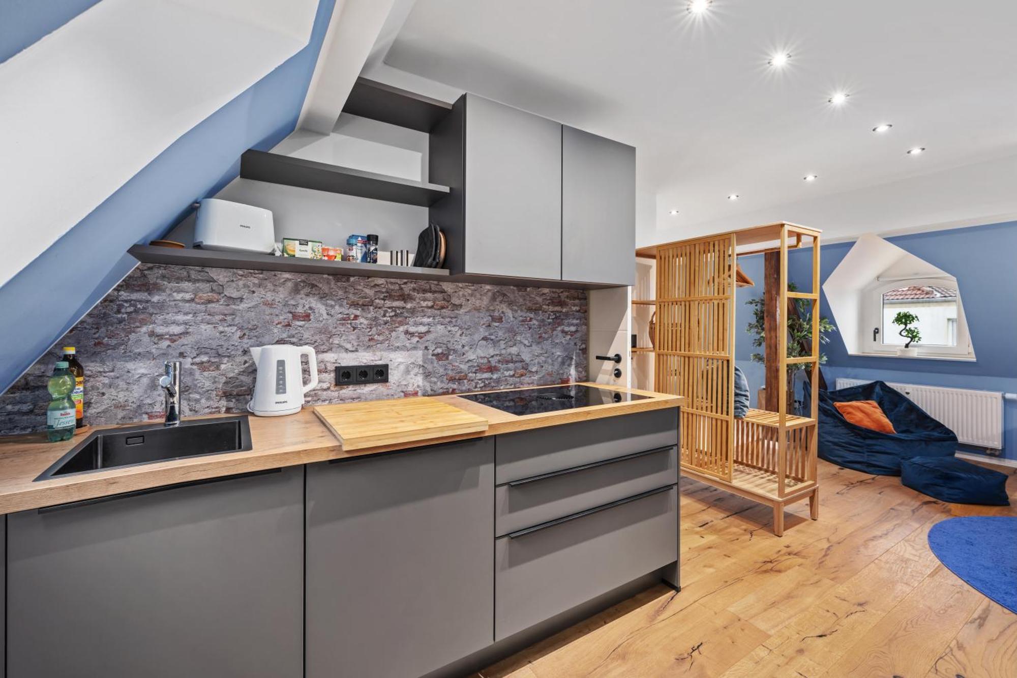 Edler Wohnraum Modernes Vorstadtstudio Mit Emma-Bett, Garten & Kaffeevollautomat Zwickau Exterior foto